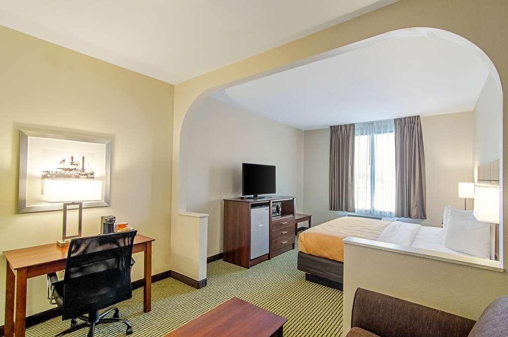 Quality Inn & Suites Near Tanger Outlet Mall Gonzales Habitación foto
