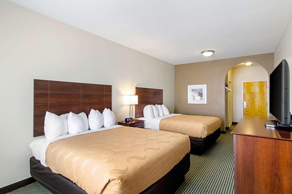 Quality Inn & Suites Near Tanger Outlet Mall Gonzales Habitación foto